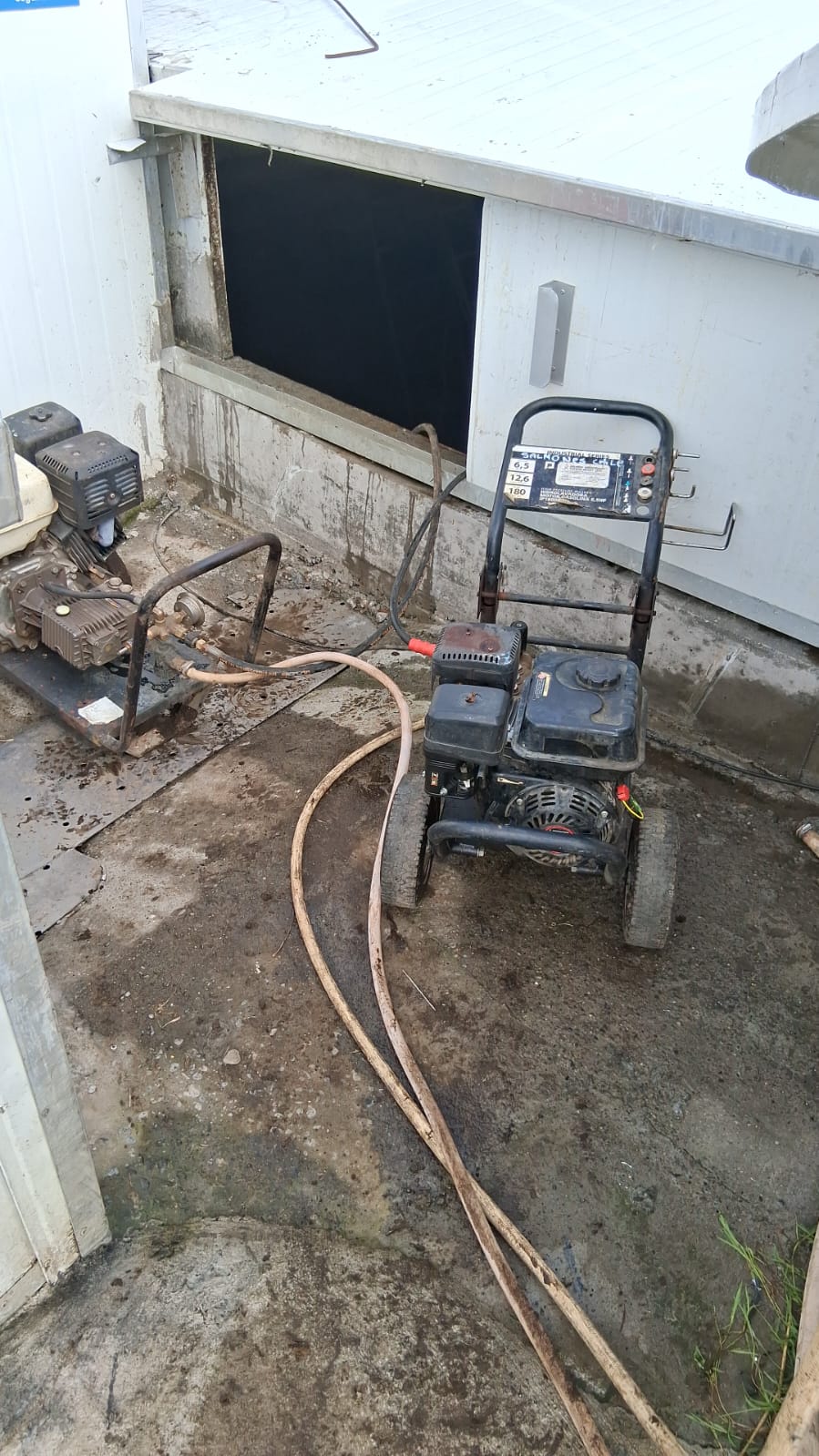 Mantenimiento de estanques decantador y de ecualización – Salmones de Chile