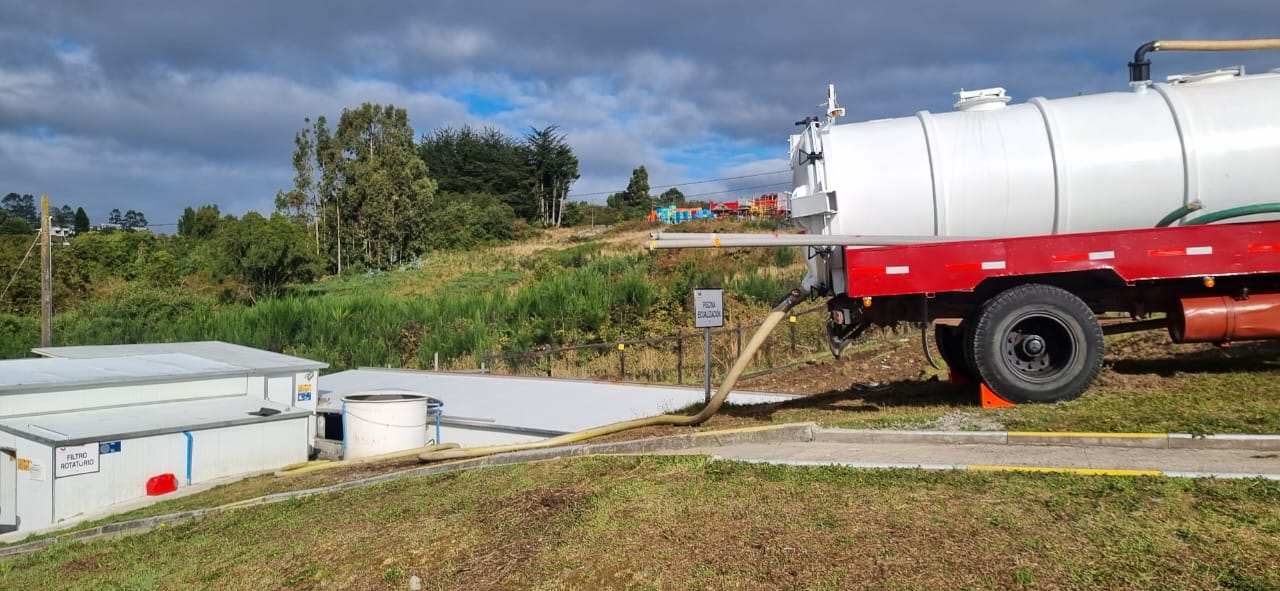 Mantenimiento de estanques decantador y de ecualización – Salmones de Chile