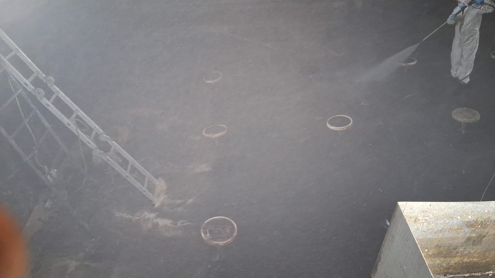 Mantenimiento de estanques decantador y de ecualización – Salmones de Chile